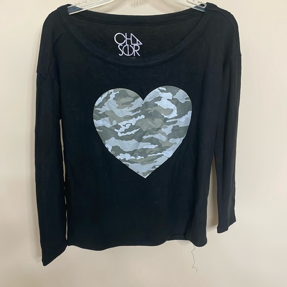 Chaser long sleeve, knit top with camo heart - size S